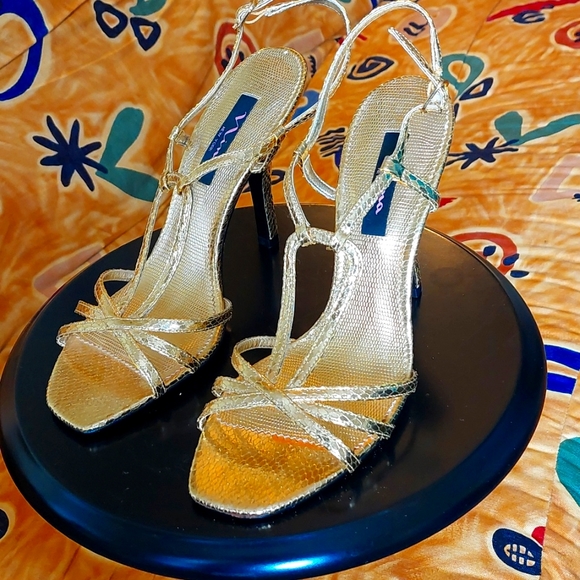 Nina New York golden heels size 8 1/2/ 39 - Picture 2 of 4